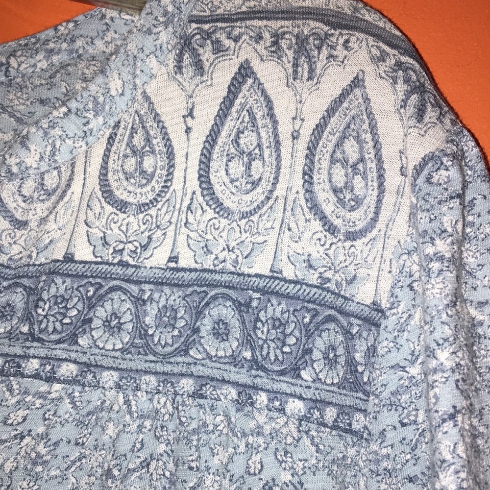 Lucky Brand Blue Paisley Floral Women's Short Sleeve Spring Top Size Small 2/4/6 - Picture 4 of 16